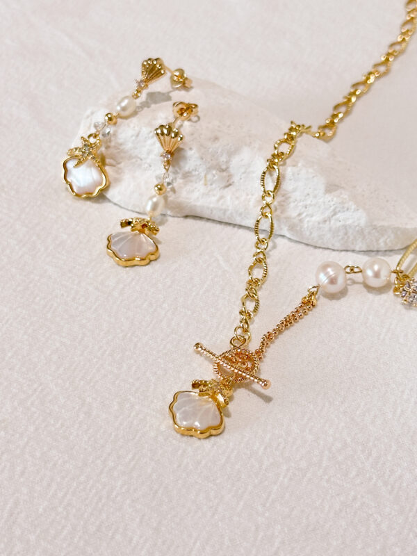 Sheeny Shell Earrings - Image 3