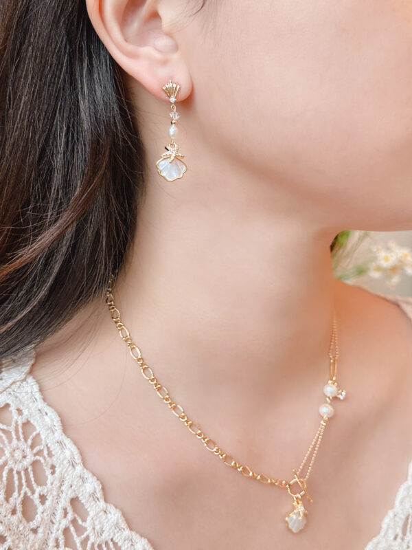 Sheeny Shell Earrings - Image 4